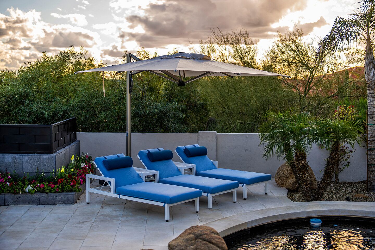 Cantilever Umbrella w/Base 3 Cantilever Umbrella w/Base - Image 3