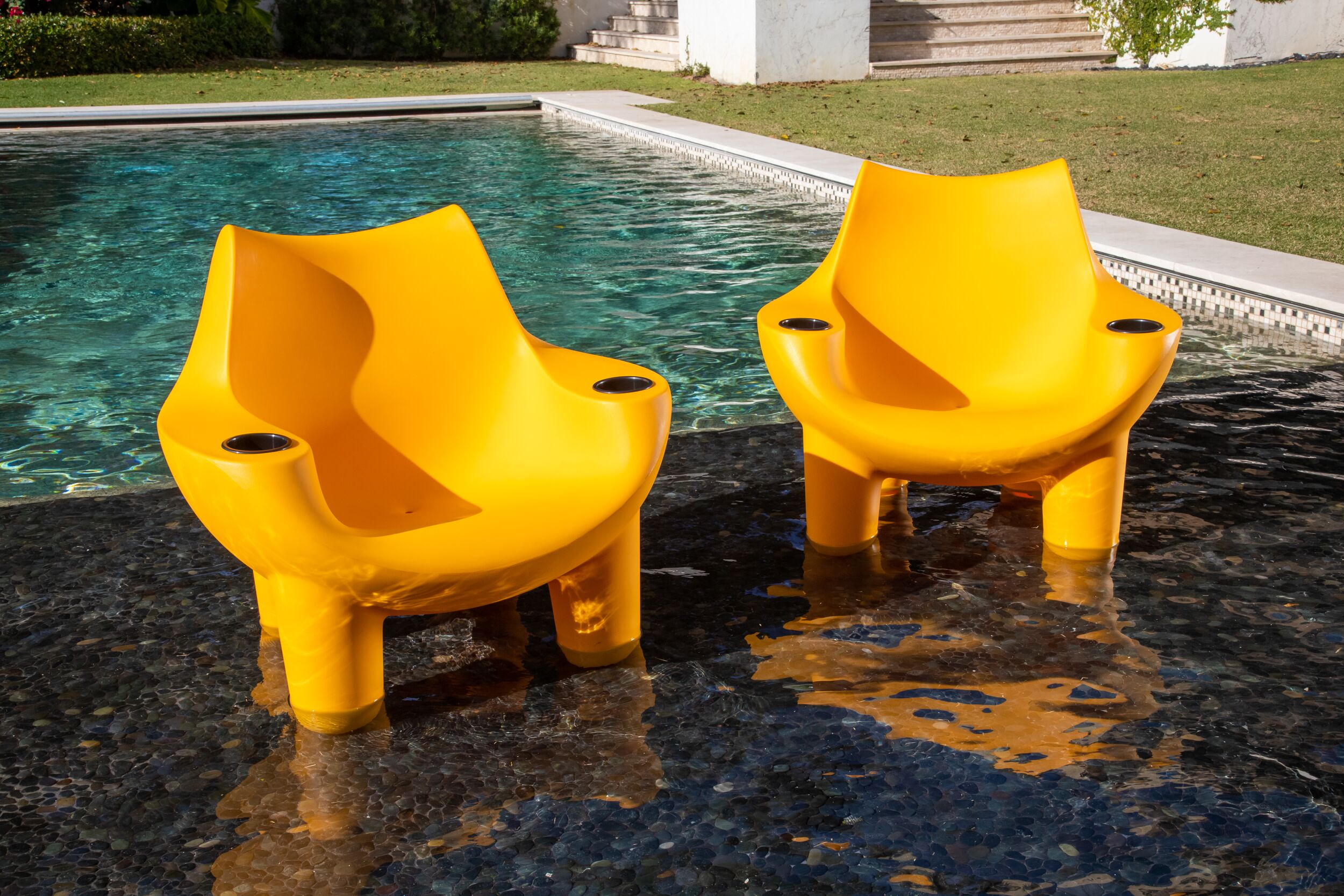 Mibster Chair w/Cup Holders 5 Mibster Chair w/Cup Holders - Image 5